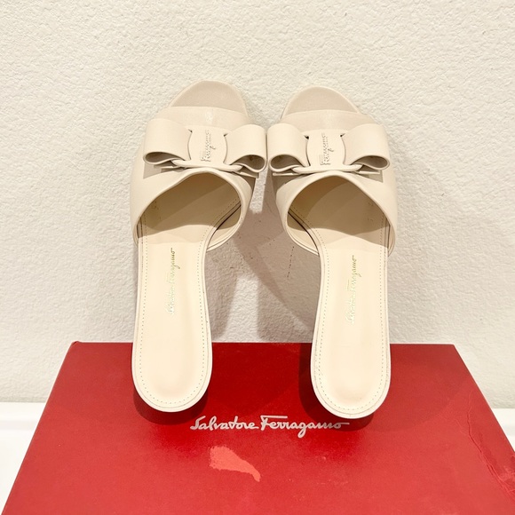 Salvatore Ferragamo Valery Viva Bone Lambskin Sandals, Size 7, New in Box - Picture 2 of 6